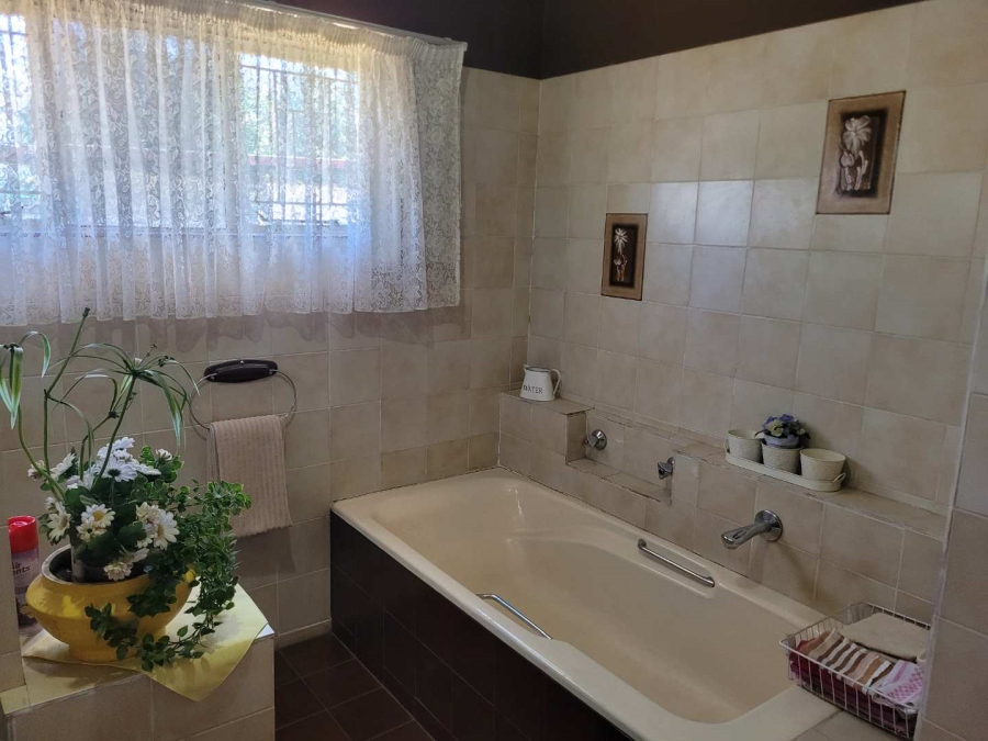 5 Bedroom Property for Sale in Panorama Free State